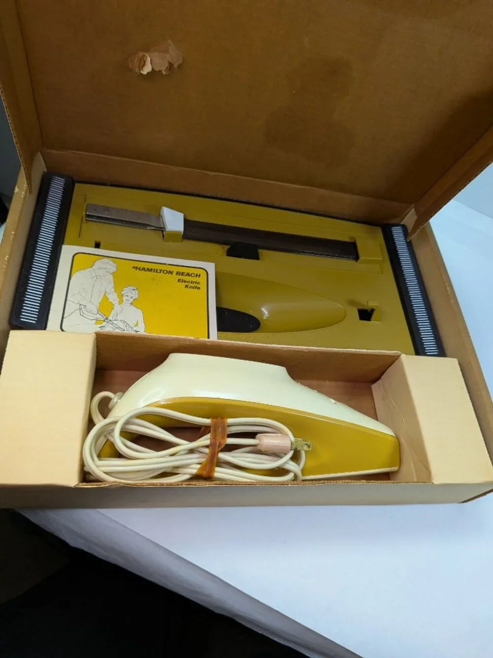 Vintage 1974 Hamilton Beach Harvest Gold Electric Knife Set Model 354 w/ Box